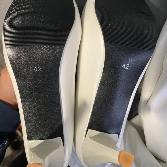 Elegant White Ankle Boots for Women - Picture 3 of 3